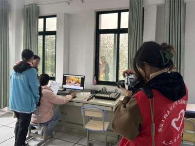 光影筑夢(mèng)，愛(ài)心同行——文新青服赴迎龍中學(xué)開展公益攝影攝像志愿服務(wù)活動(dòng)紀(jì)實(shí)